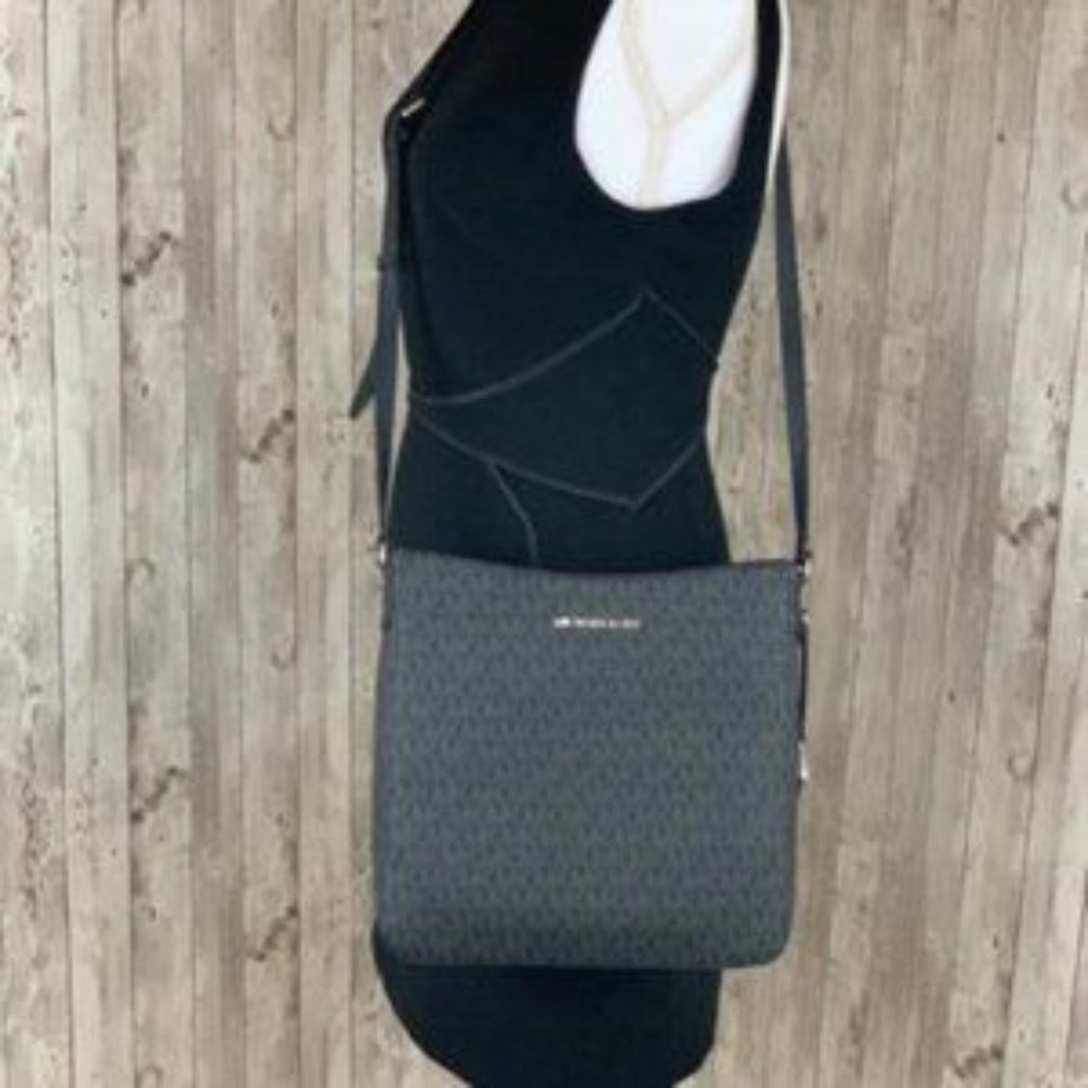 🌺NWT Michael Kors LG Crossbody Bag Black - Picture 7 of 8